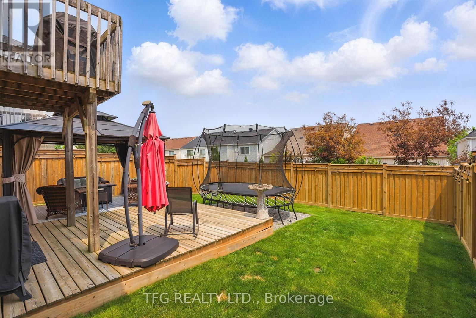 1187 ASHGROVE CRESCENT Image 38