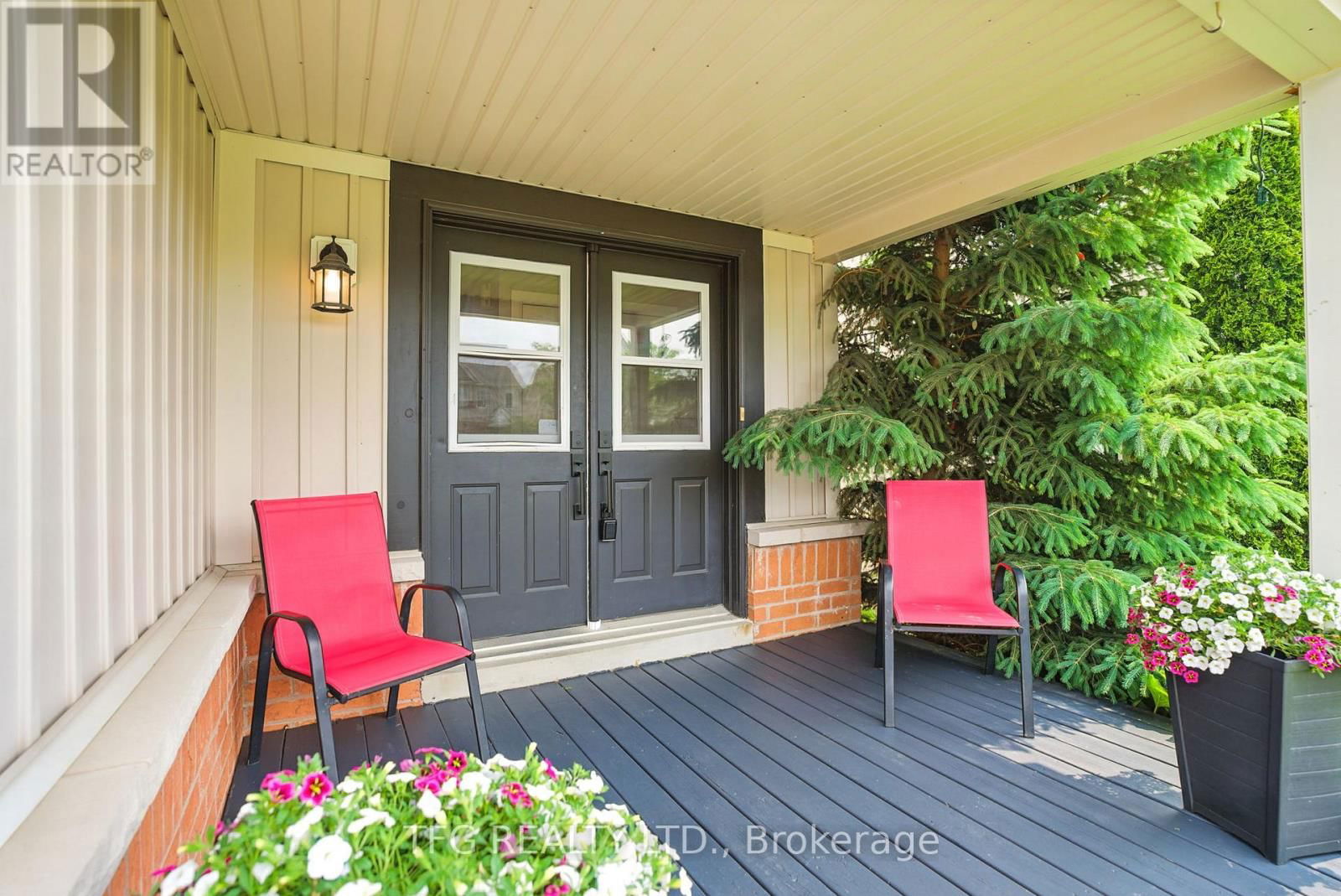 1187 ASHGROVE CRESCENT Image 4
