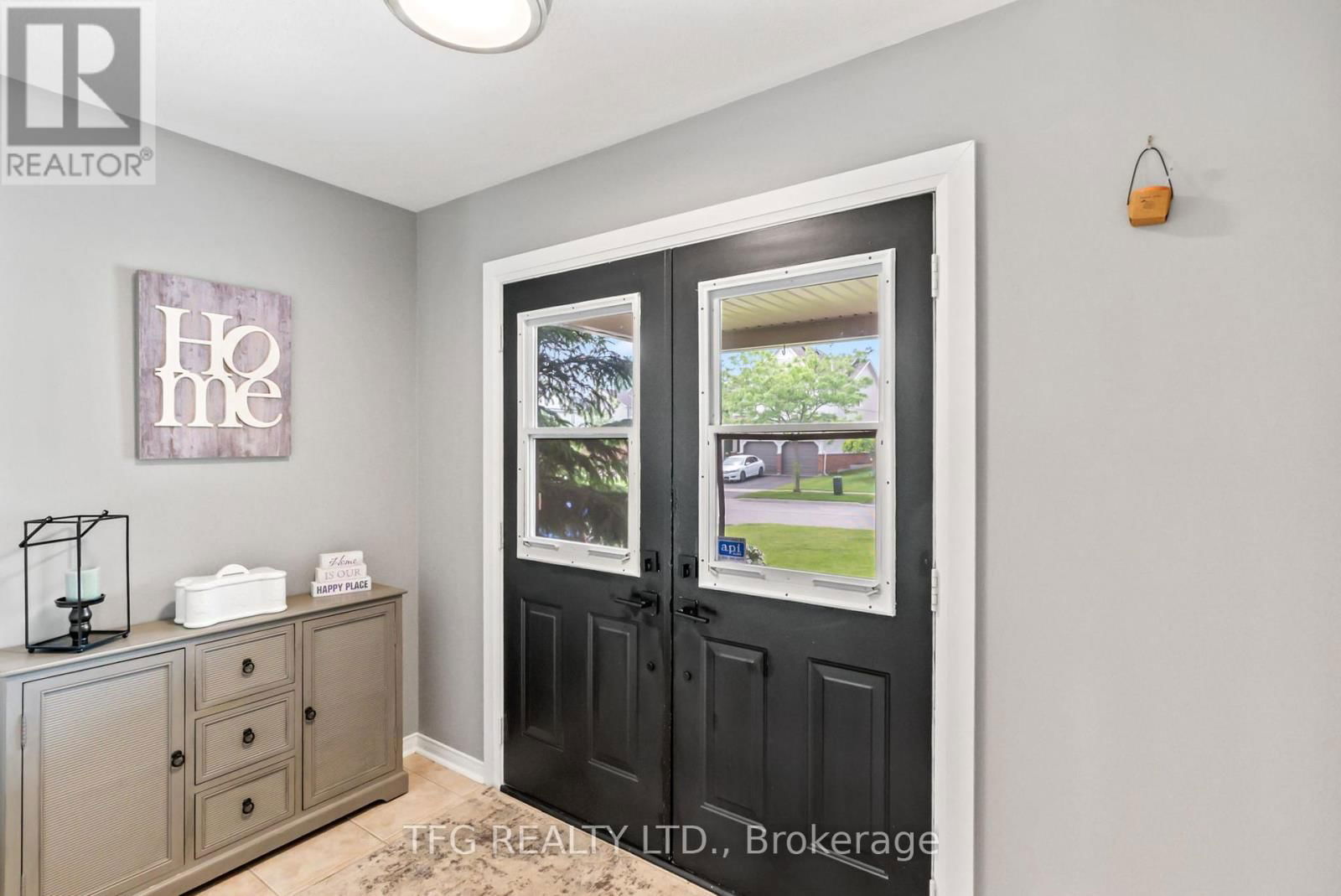 1187 ASHGROVE CRESCENT Image 5