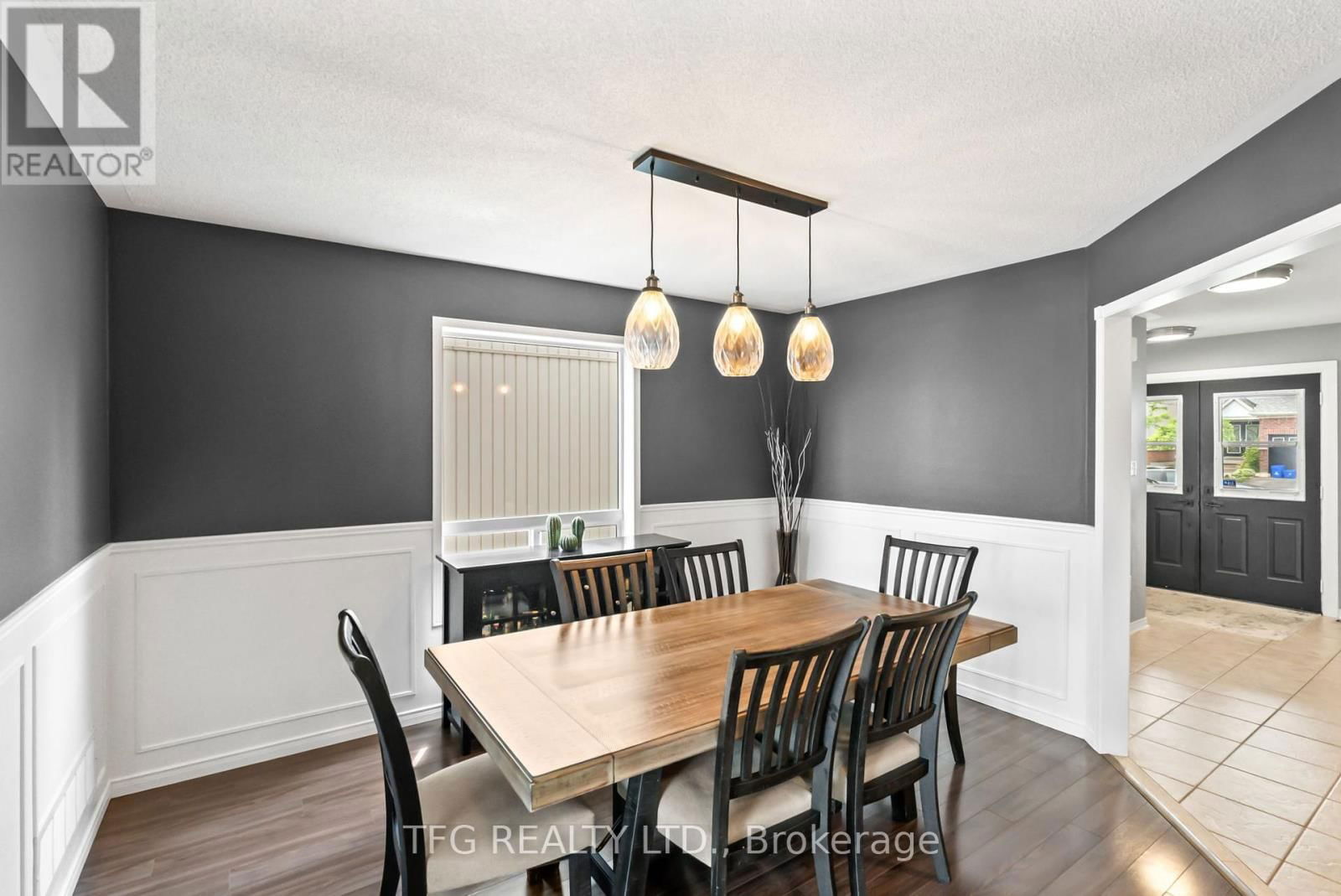 1187 ASHGROVE CRESCENT Image 7