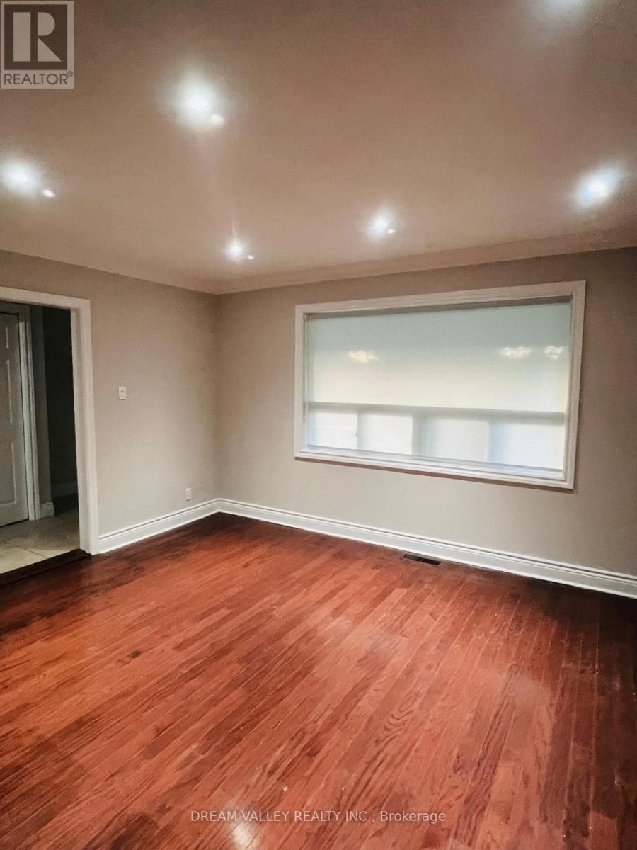 MAIN - 55 COLONIAL AVENUE Image 10