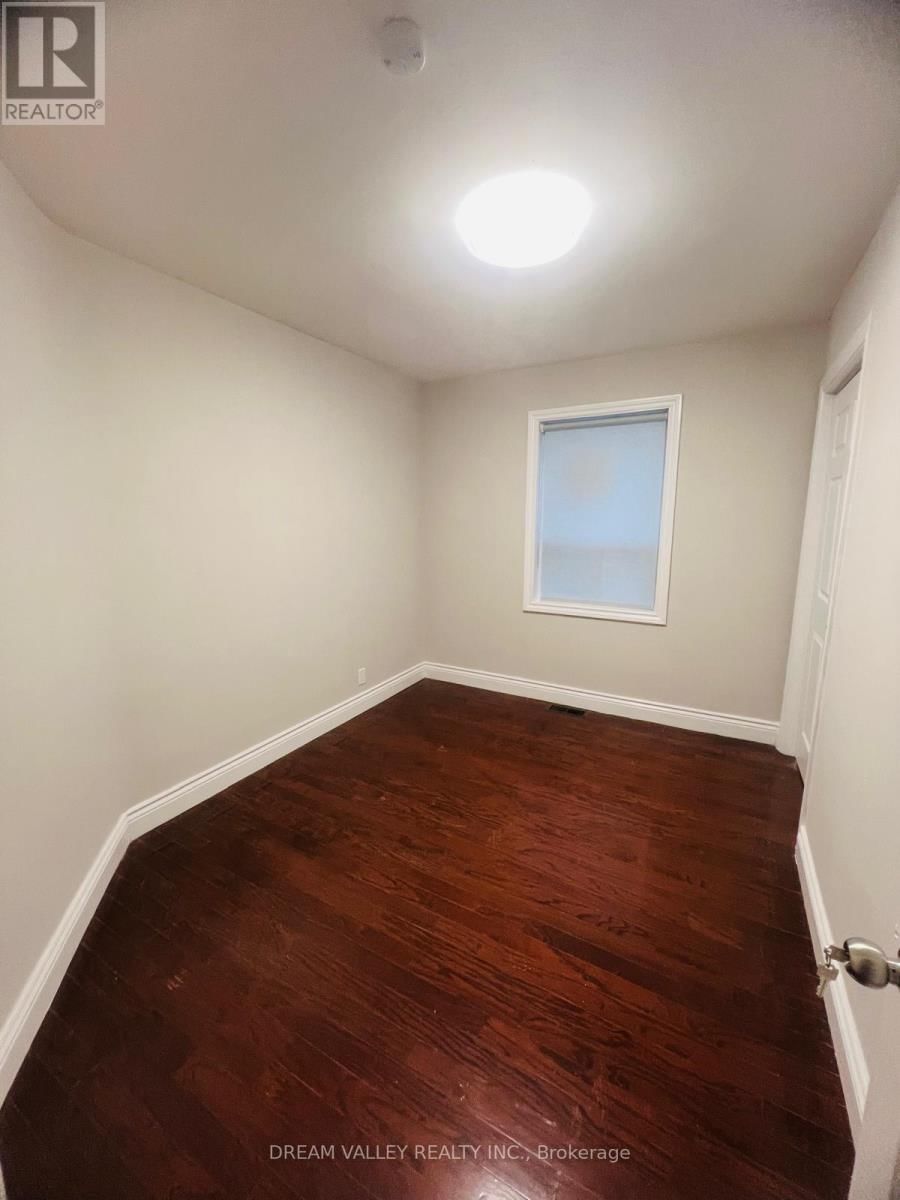 MAIN - 55 COLONIAL AVENUE Image 15