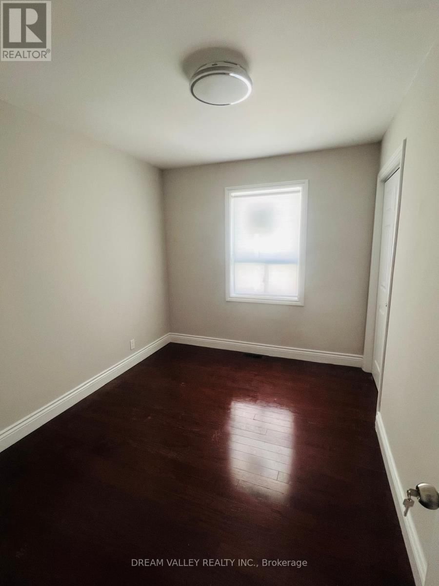 MAIN - 55 COLONIAL AVENUE Image 16