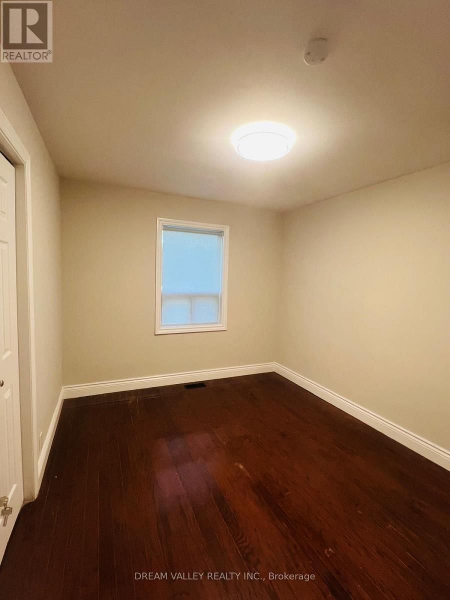 MAIN - 55 COLONIAL AVENUE Image 17