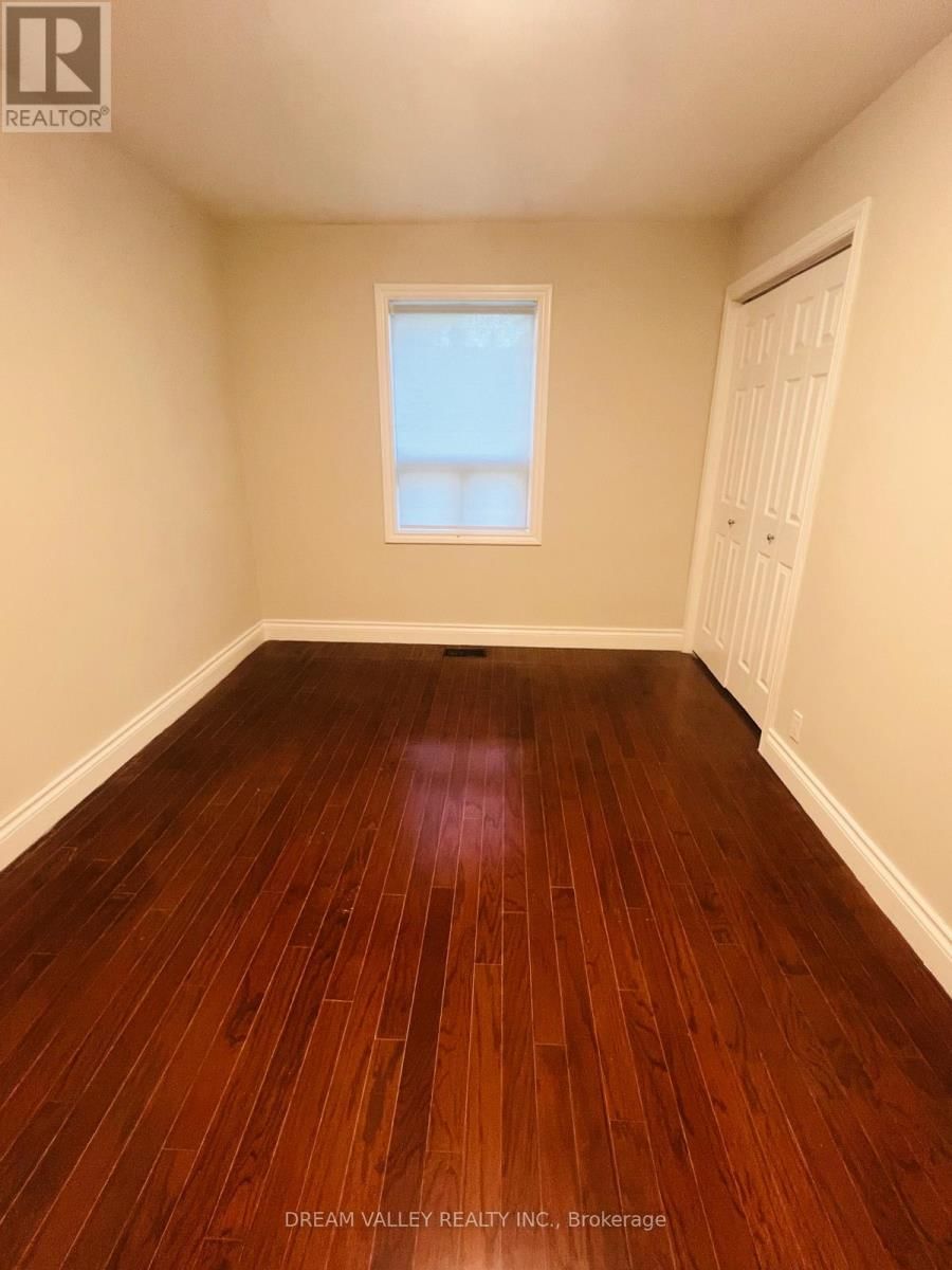 MAIN - 55 COLONIAL AVENUE Image 18