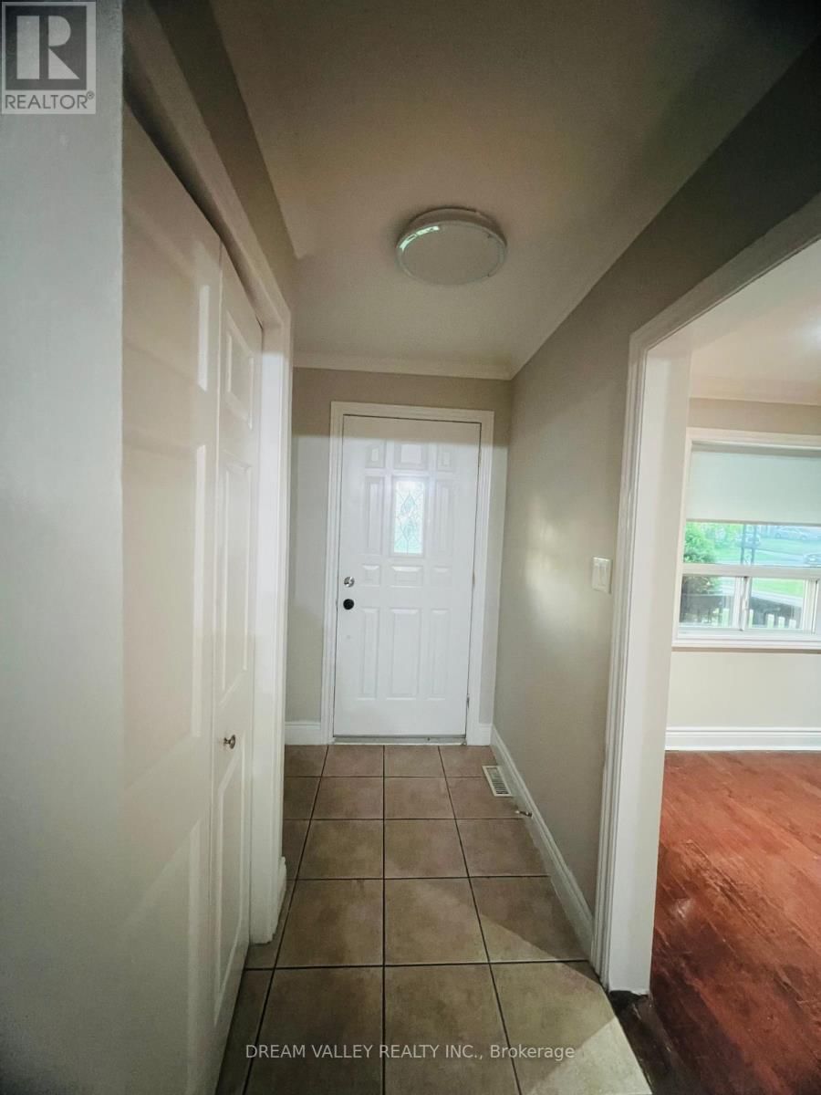 MAIN - 55 COLONIAL AVENUE Image 6