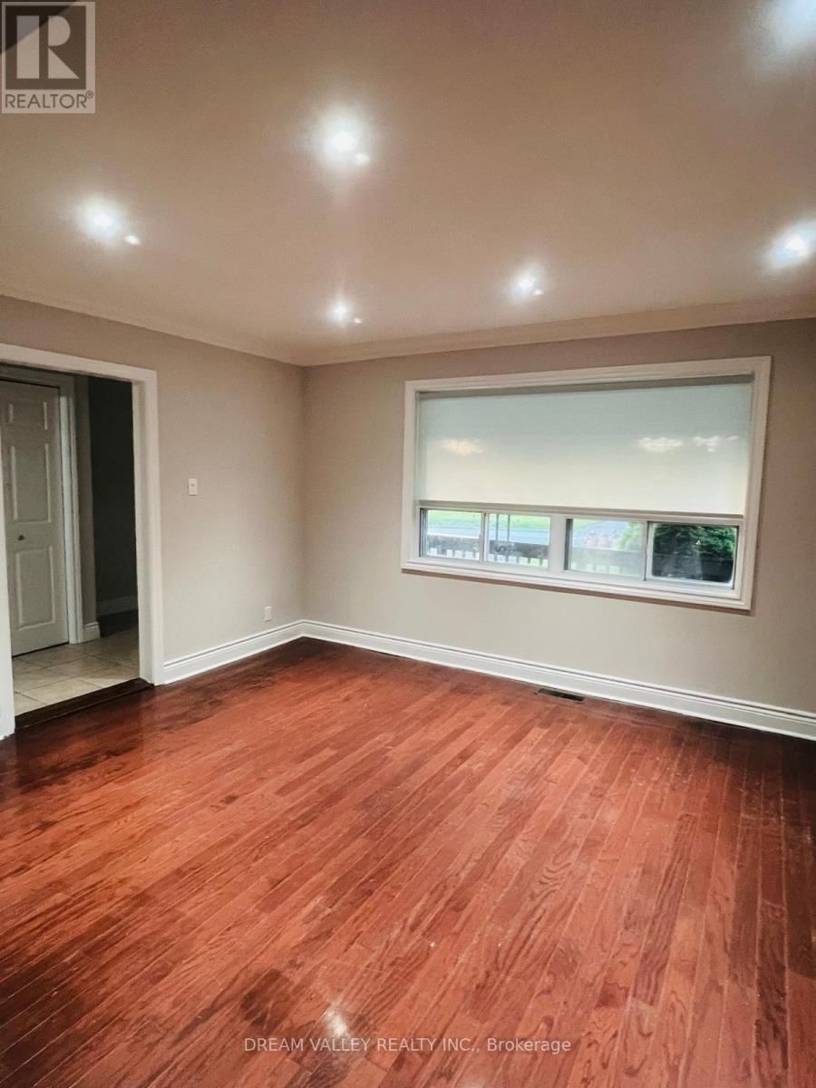 MAIN - 55 COLONIAL AVENUE Image 8
