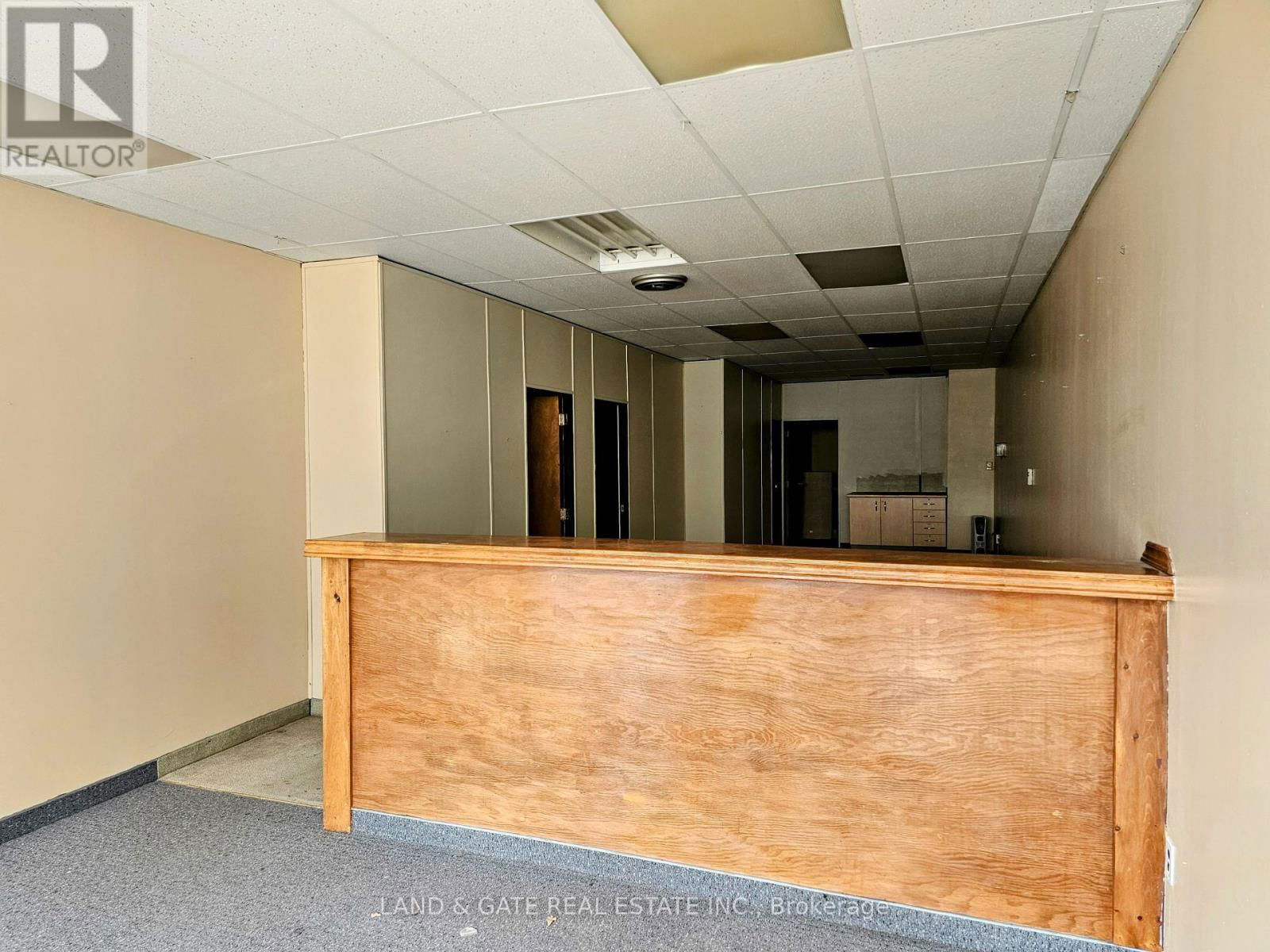 101 - 74 SIMCOE STREET SOUTH Image 9