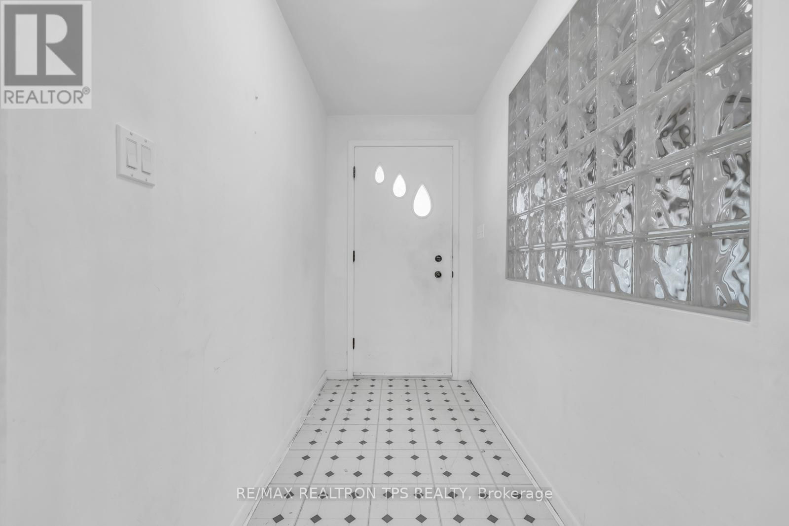 54 PORTICO DRIVE Image 3