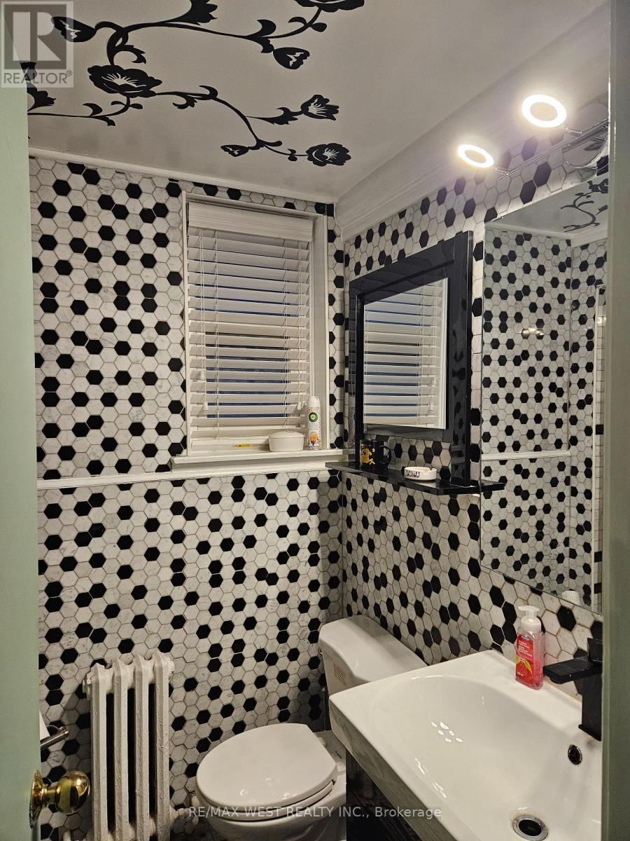 263 OAK PARK AVENUE Image 11