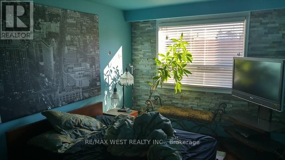 263 OAK PARK AVENUE Image 9