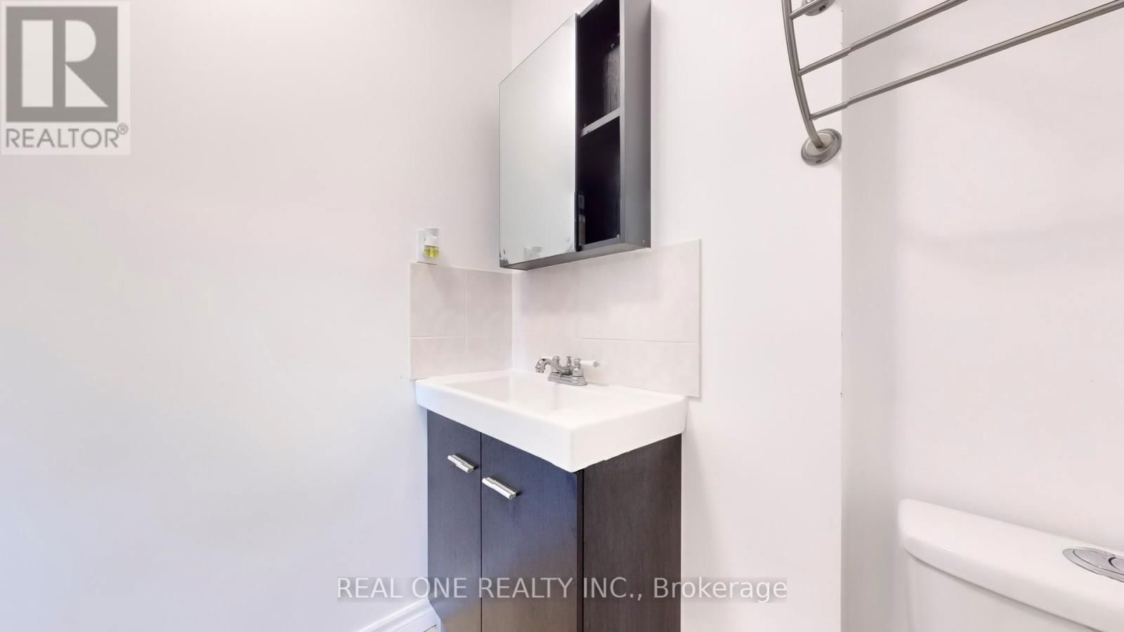 54 BONIS AVENUE Image 31