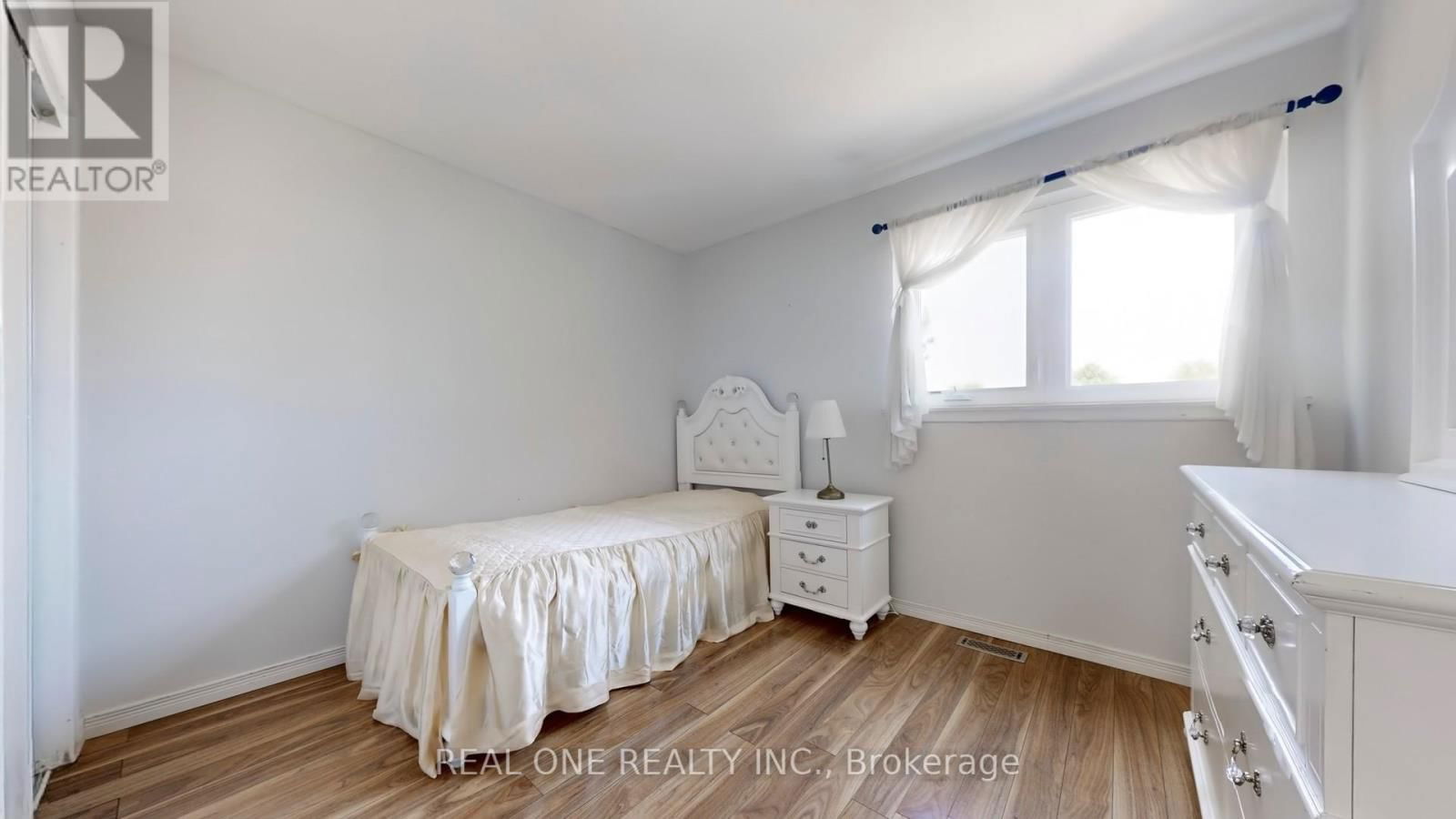 54 BONIS AVENUE Image 33
