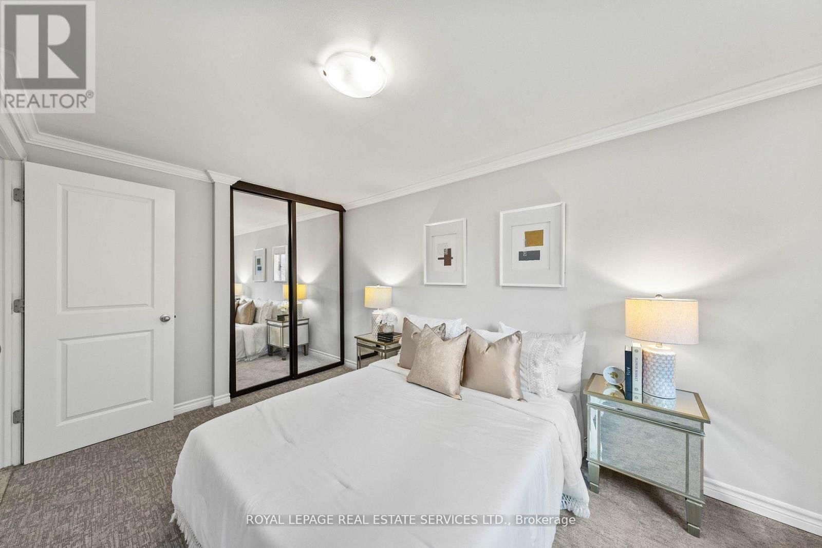 426 CAMELOT COURT Image 33