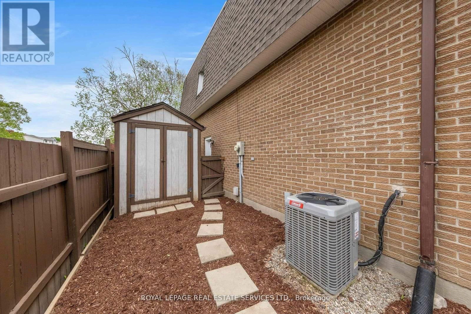 426 CAMELOT COURT Image 41