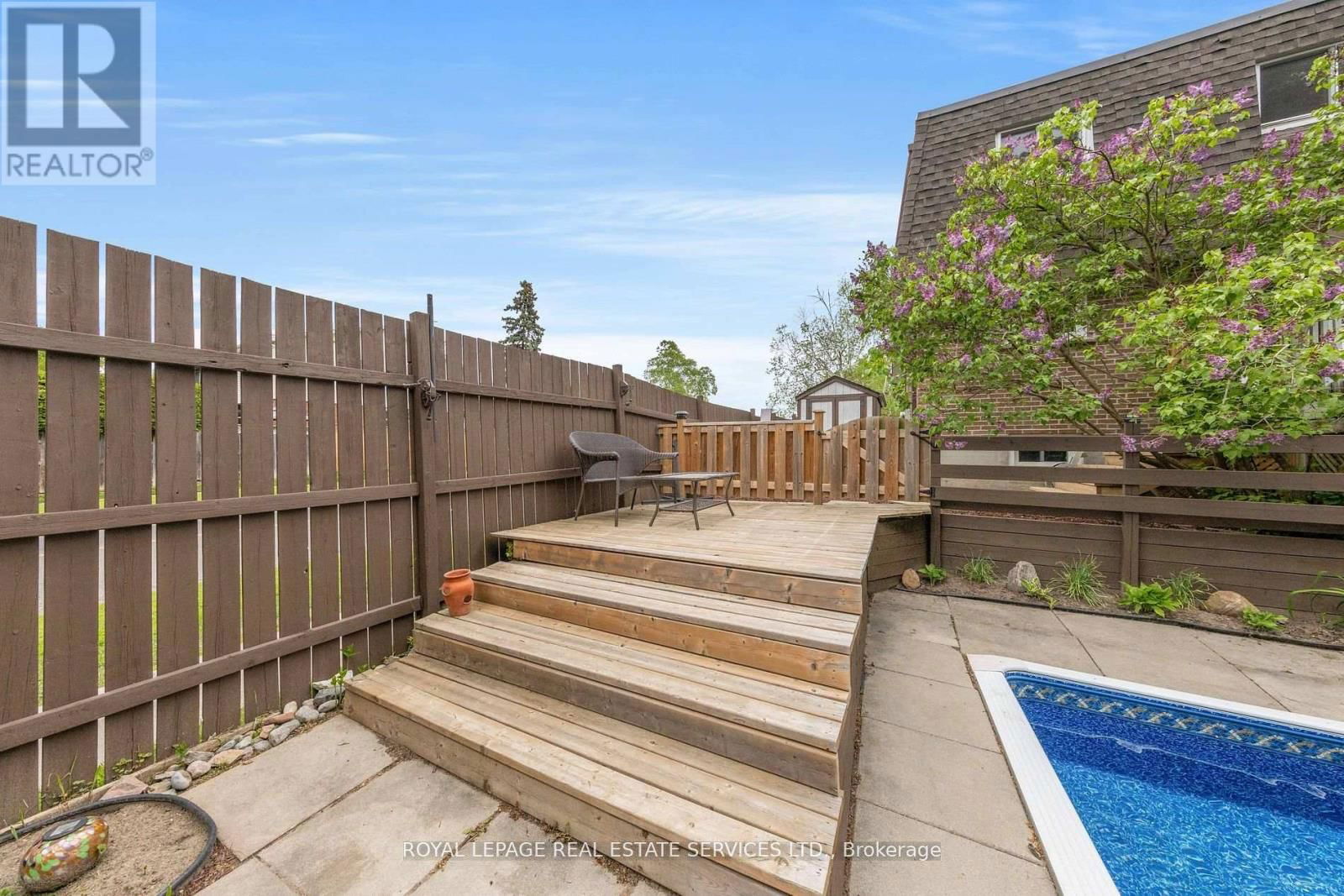 426 CAMELOT COURT Image 44
