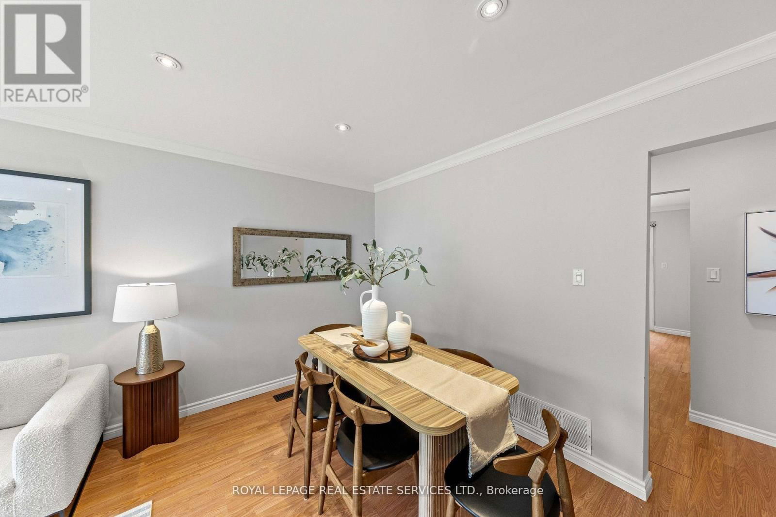 426 CAMELOT COURT Image 8