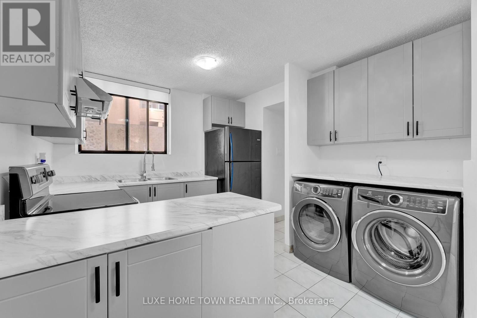 328 - 665 KENNEDY ROAD Image 14