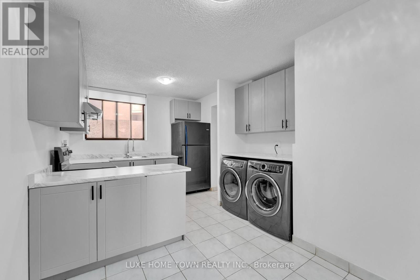 328 - 665 KENNEDY ROAD Image 16