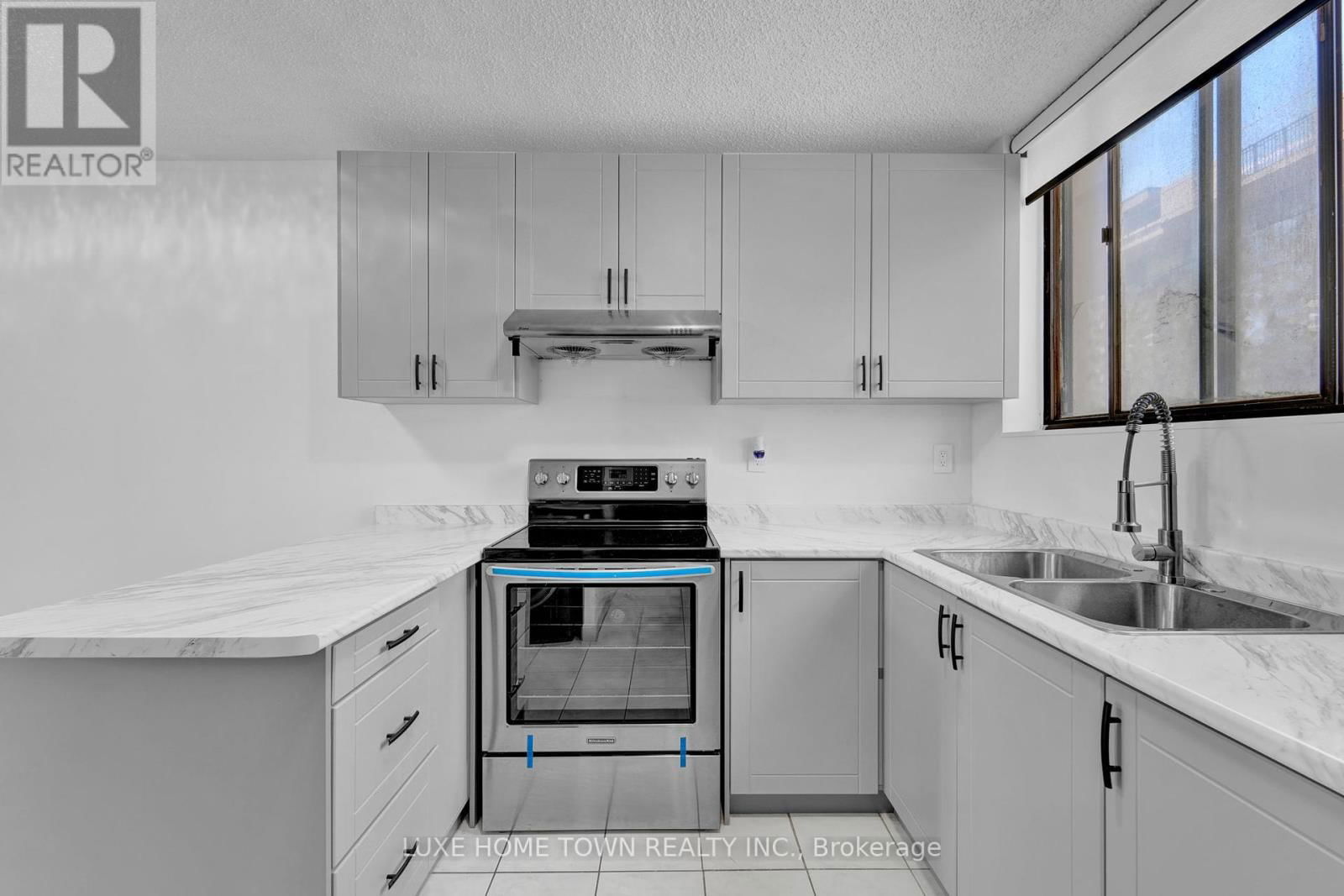 328 - 665 KENNEDY ROAD Image 18