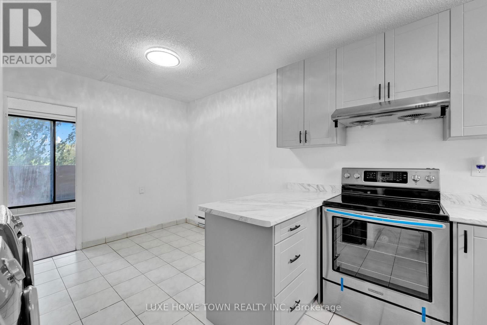 328 - 665 KENNEDY ROAD Image 19