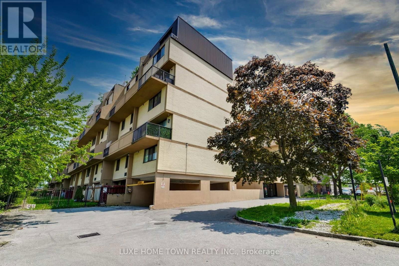 328 - 665 KENNEDY ROAD Image 2