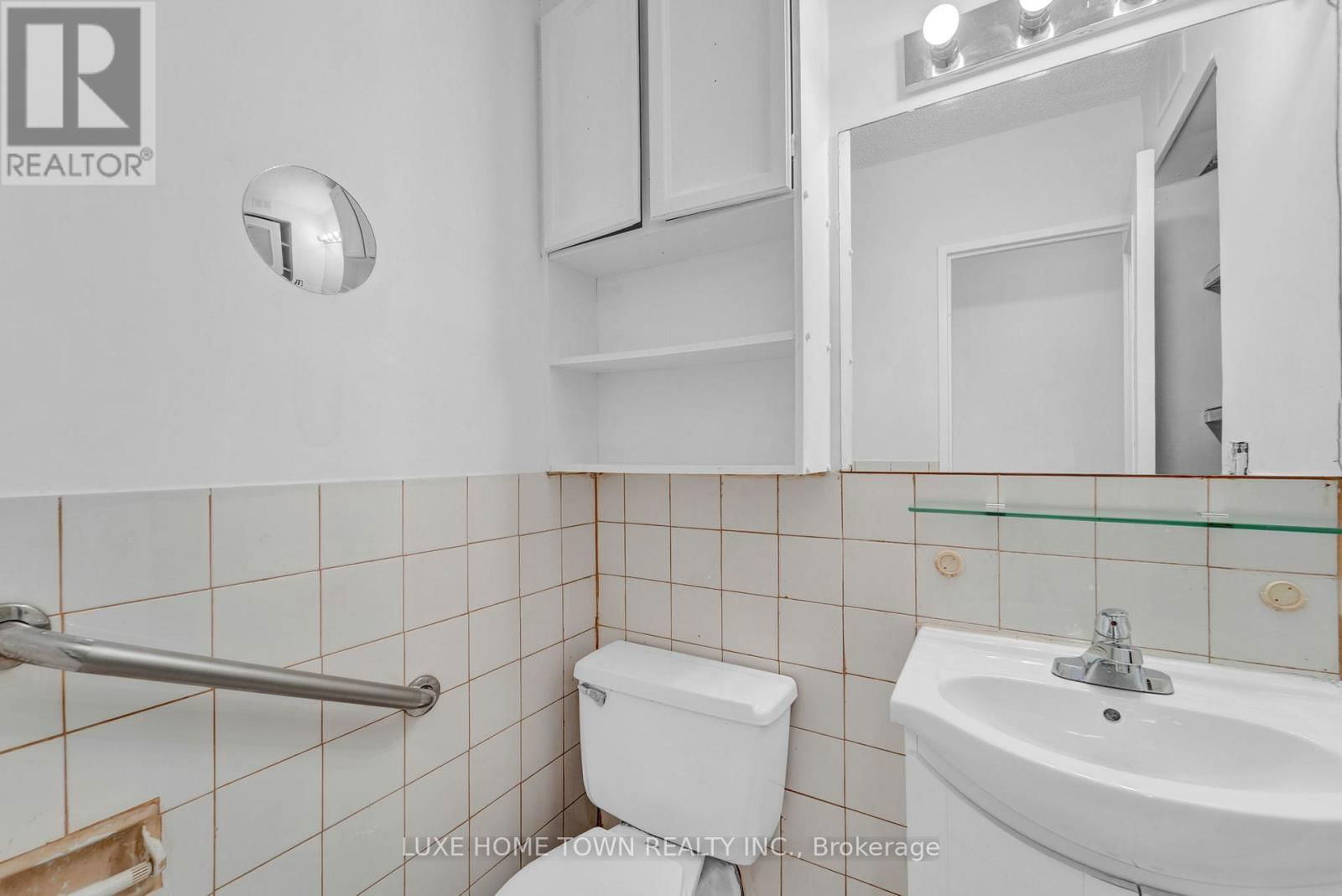 328 - 665 KENNEDY ROAD Image 33