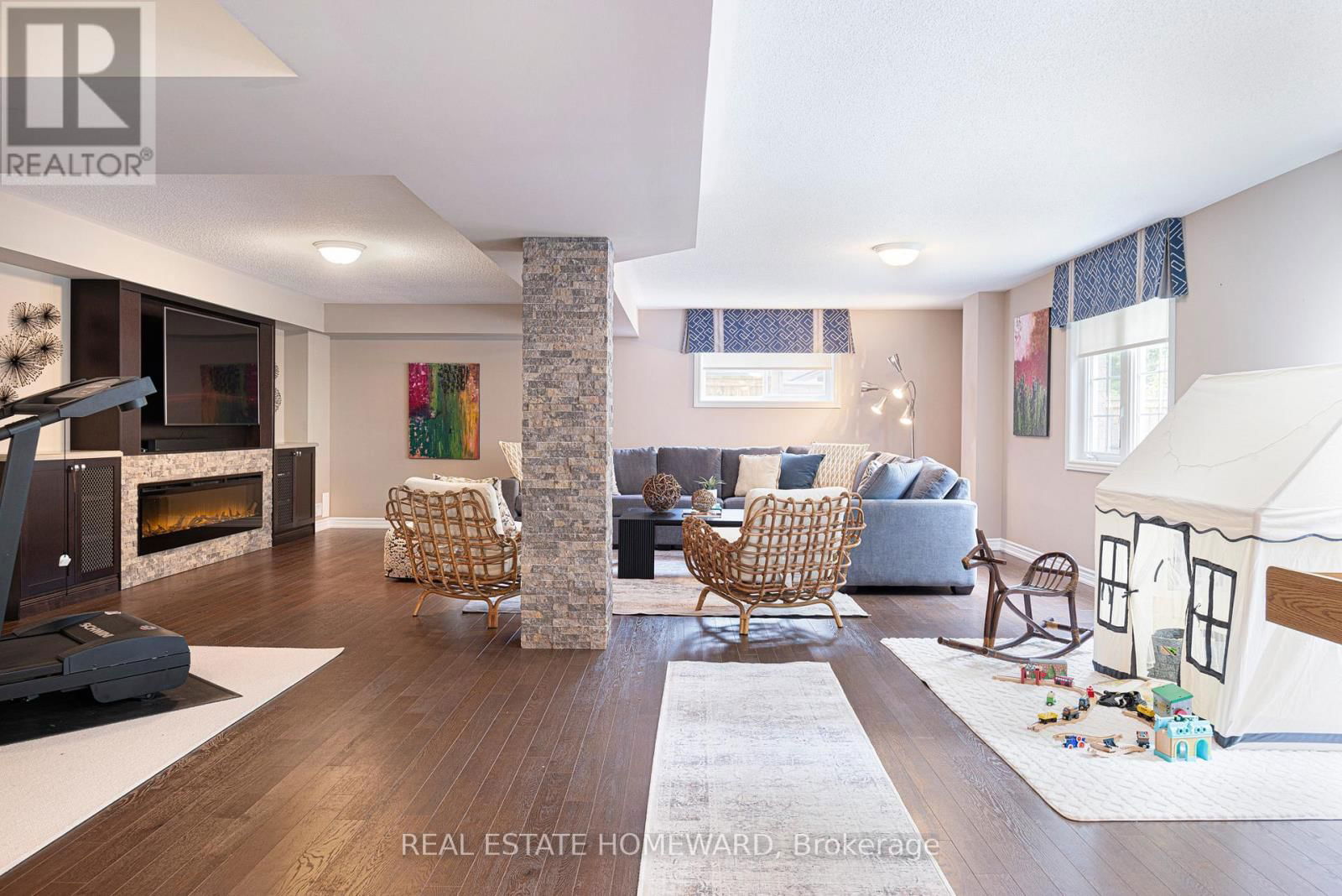 44 JANE AVENUE Image 31