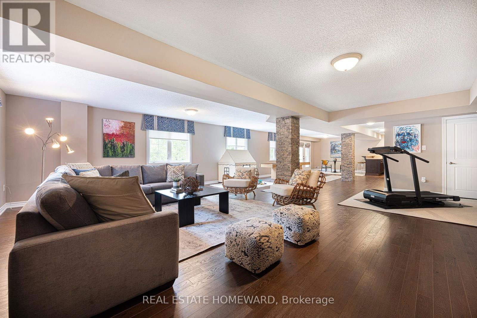 44 JANE AVENUE Image 32