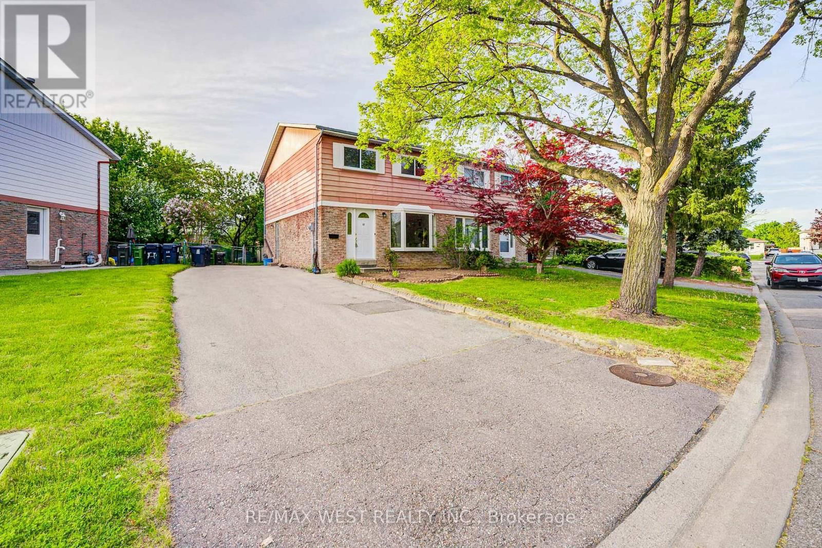52 BURKWOOD CRESCENT Image 1
