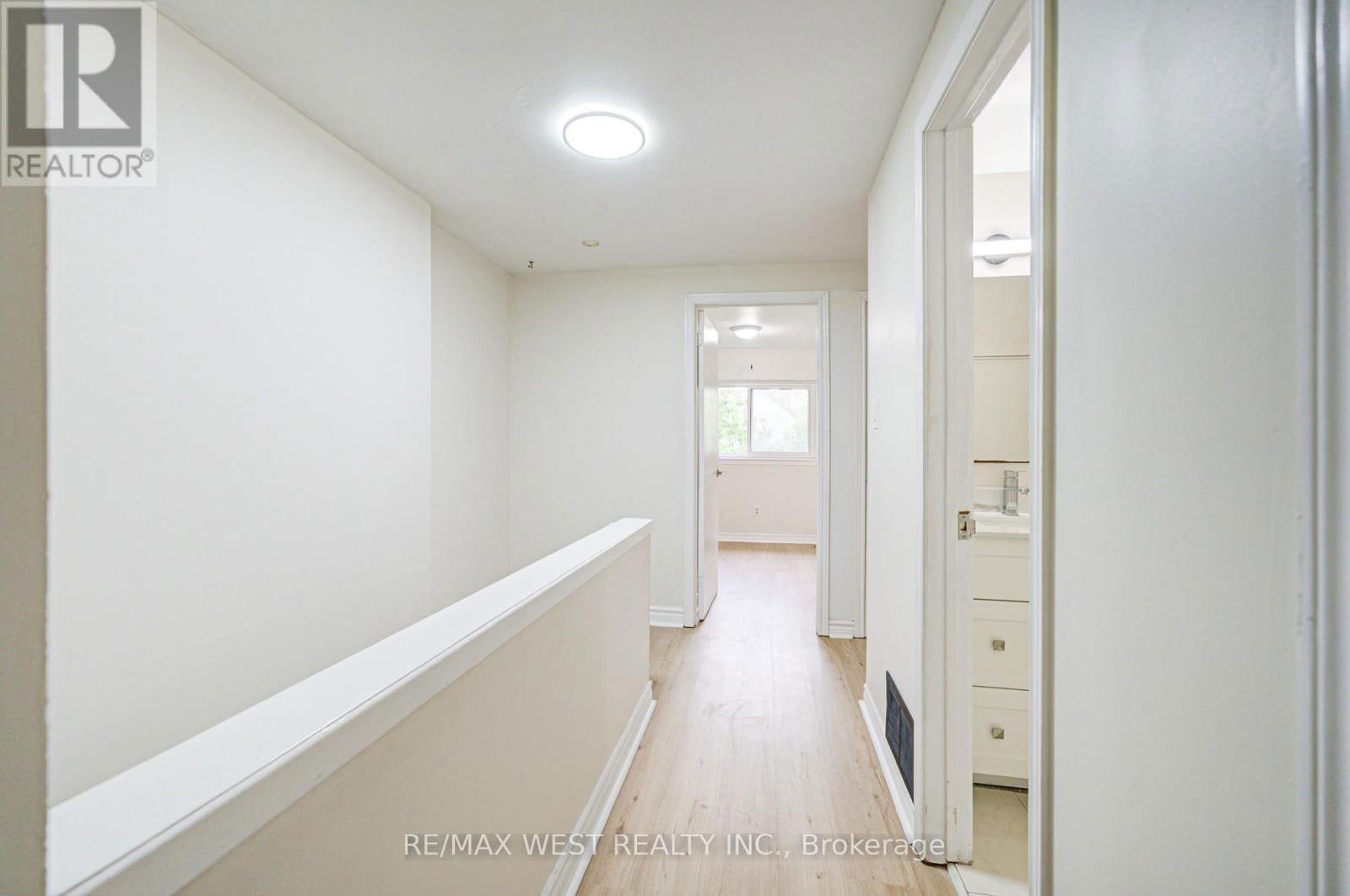 52 BURKWOOD CRESCENT Image 16