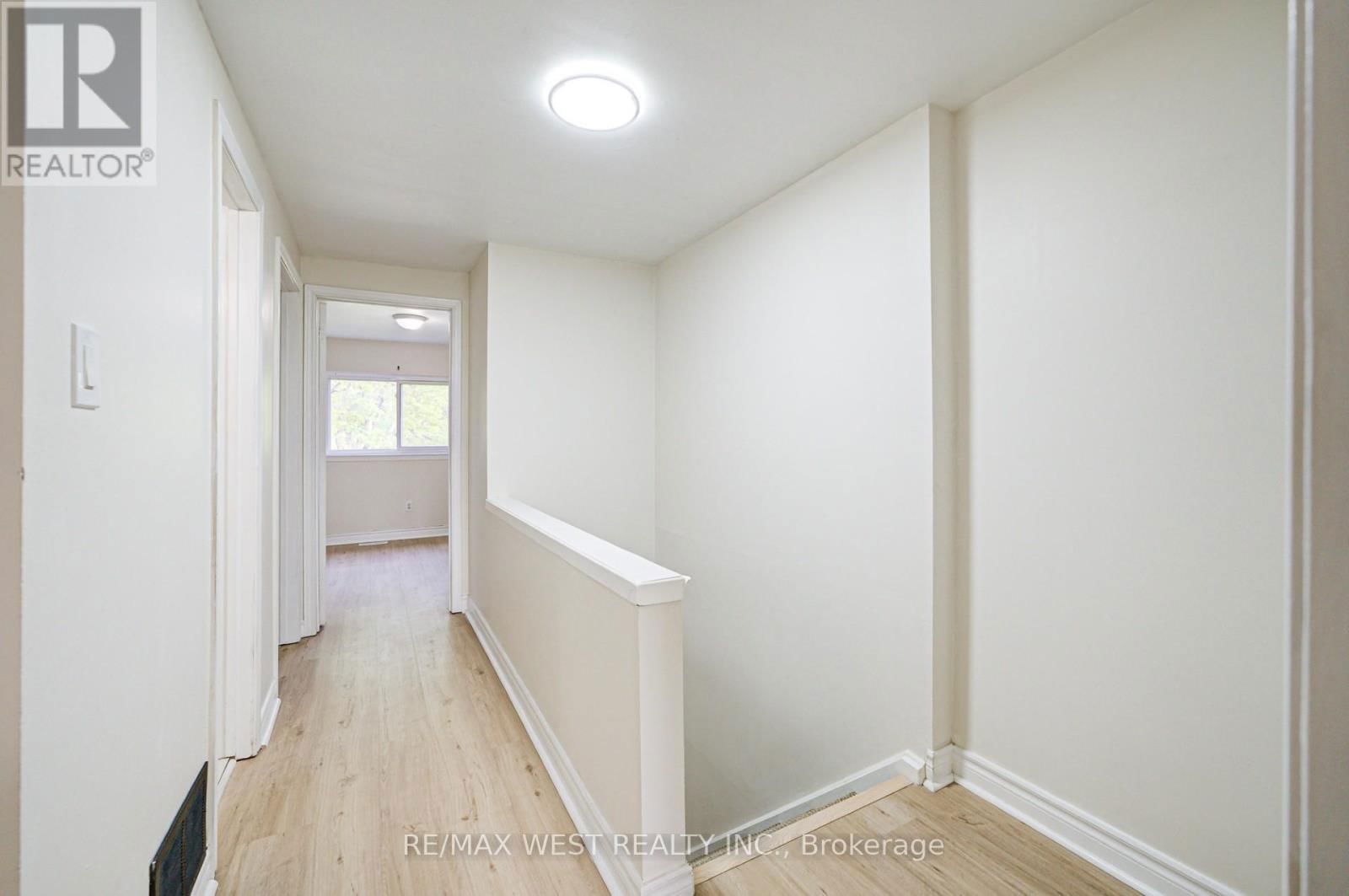 52 BURKWOOD CRESCENT Image 17