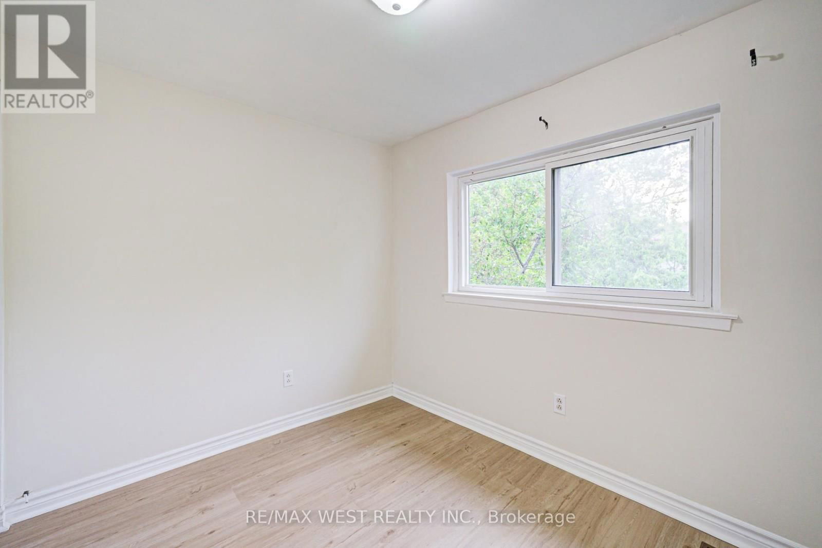 52 BURKWOOD CRESCENT Image 18