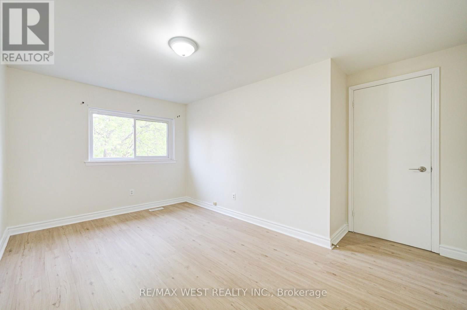52 BURKWOOD CRESCENT Image 22