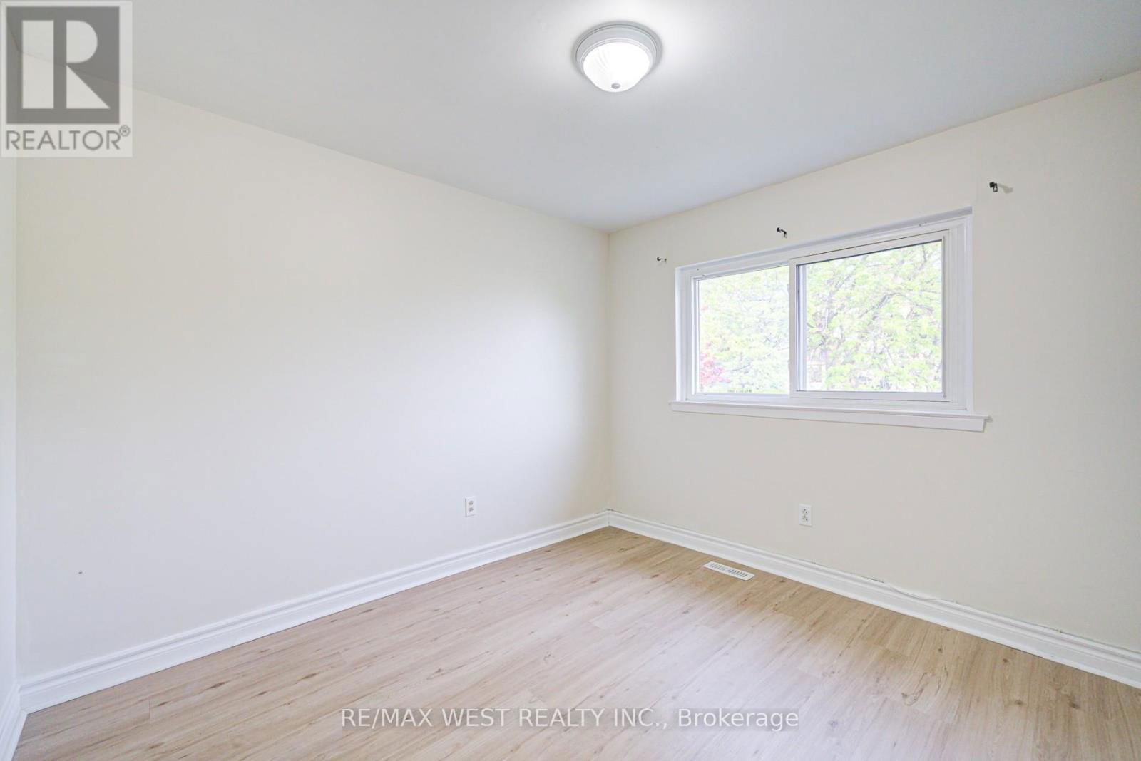52 BURKWOOD CRESCENT Image 26