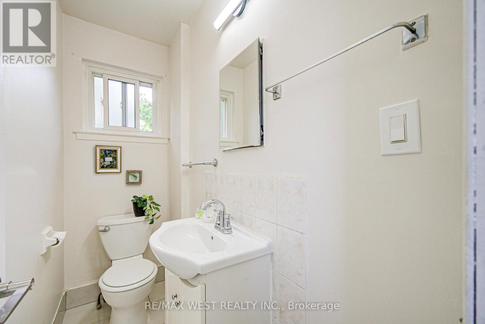 52 BURKWOOD CRESCENT Image 31