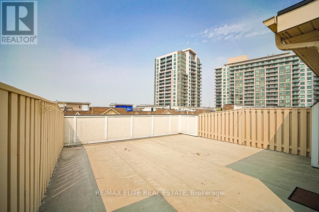 79 - 1250 ST MARTINS DRIVE Image 13