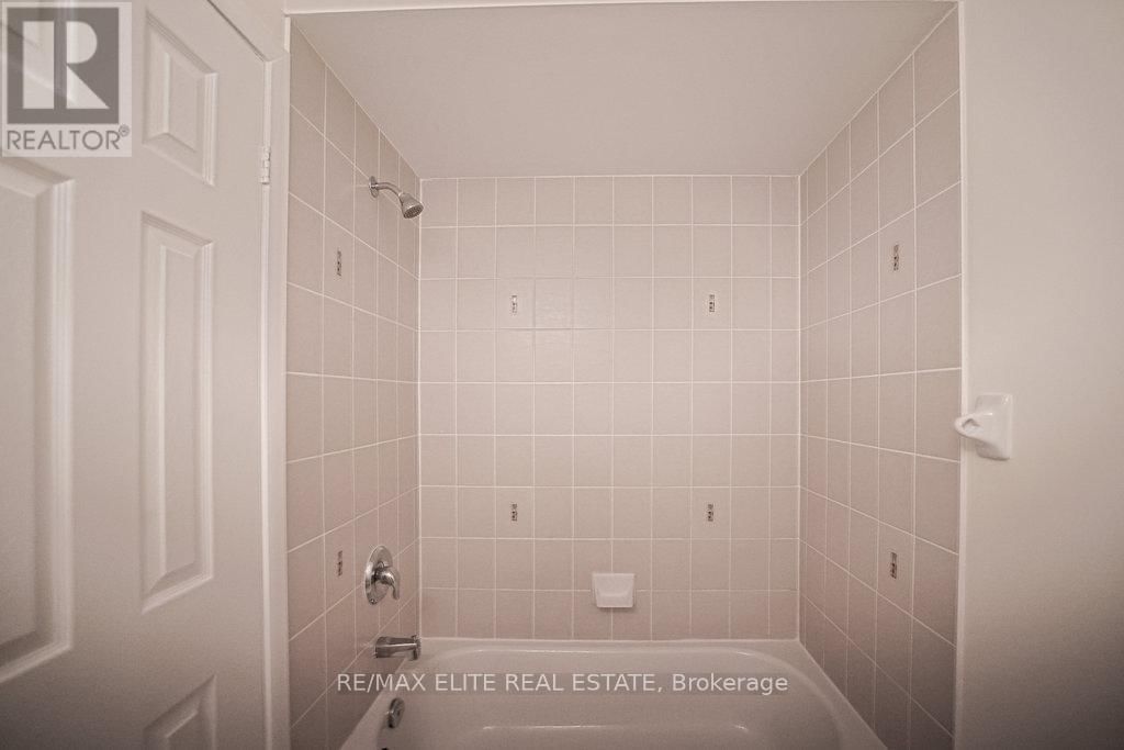 79 - 1250 ST MARTINS DRIVE Image 24