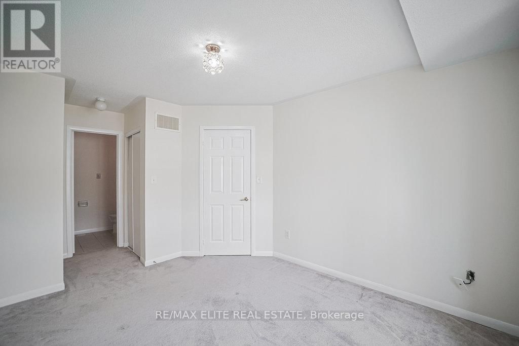 79 - 1250 ST MARTINS DRIVE Image 25