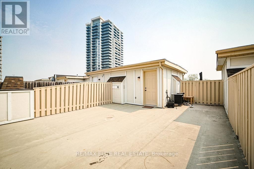 79 - 1250 ST MARTINS DRIVE Image 30