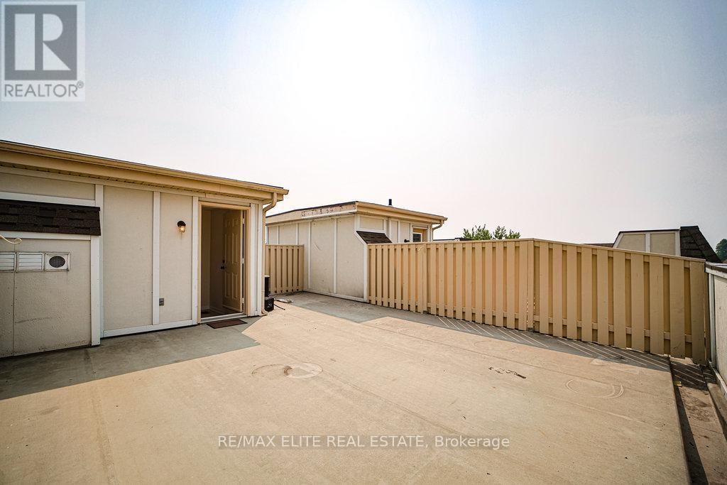 79 - 1250 ST MARTINS DRIVE Image 31