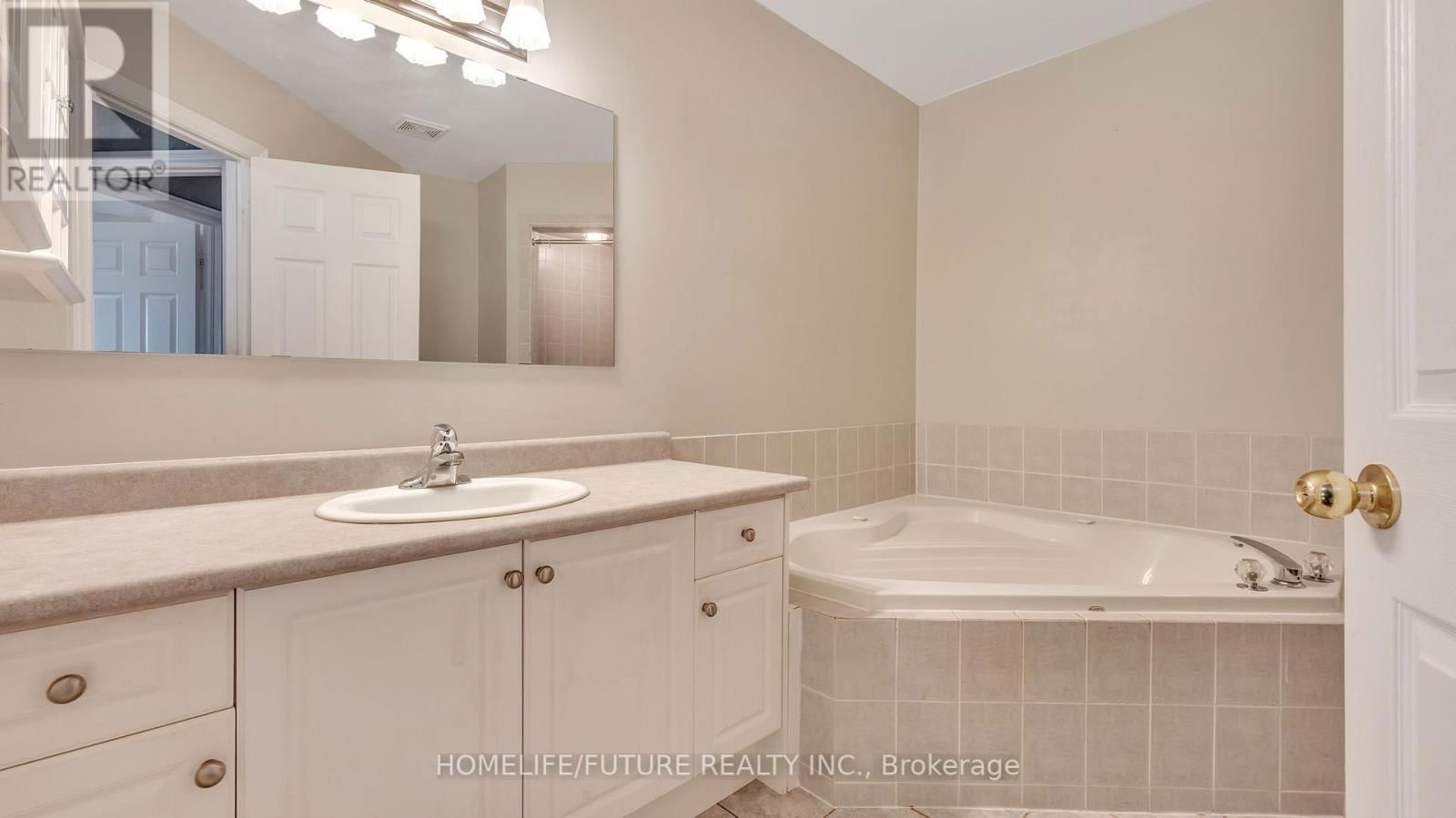 25 GATEWAY COURT Image 31
