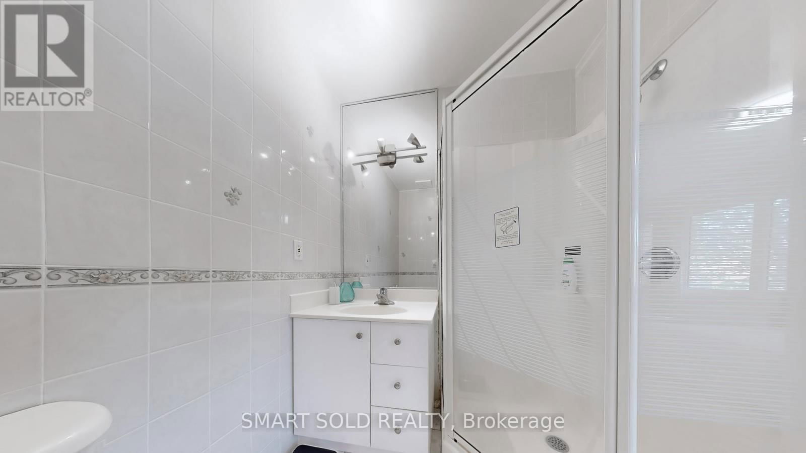 19 - 2606 MIDLAND AVENUE Image 34