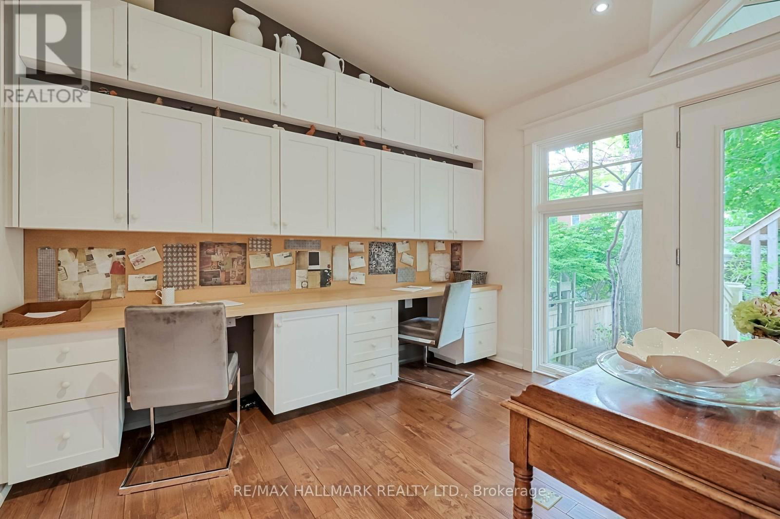 8 SILVER BIRCH AVENUE Image 19