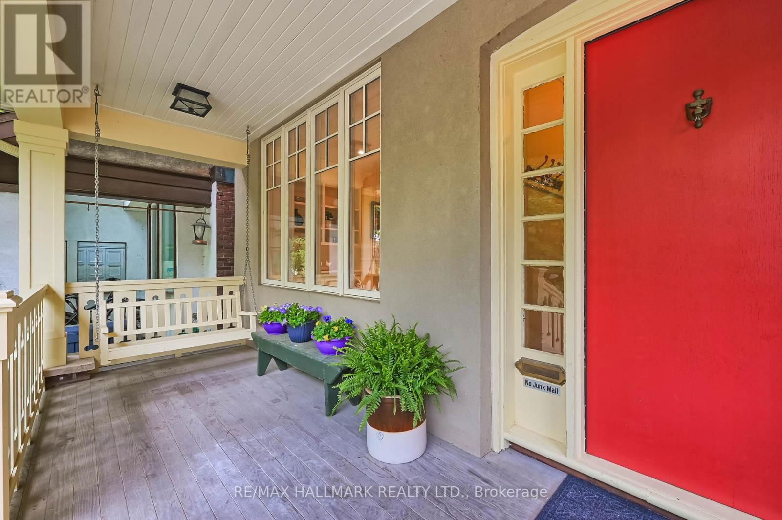 8 SILVER BIRCH AVENUE Image 2