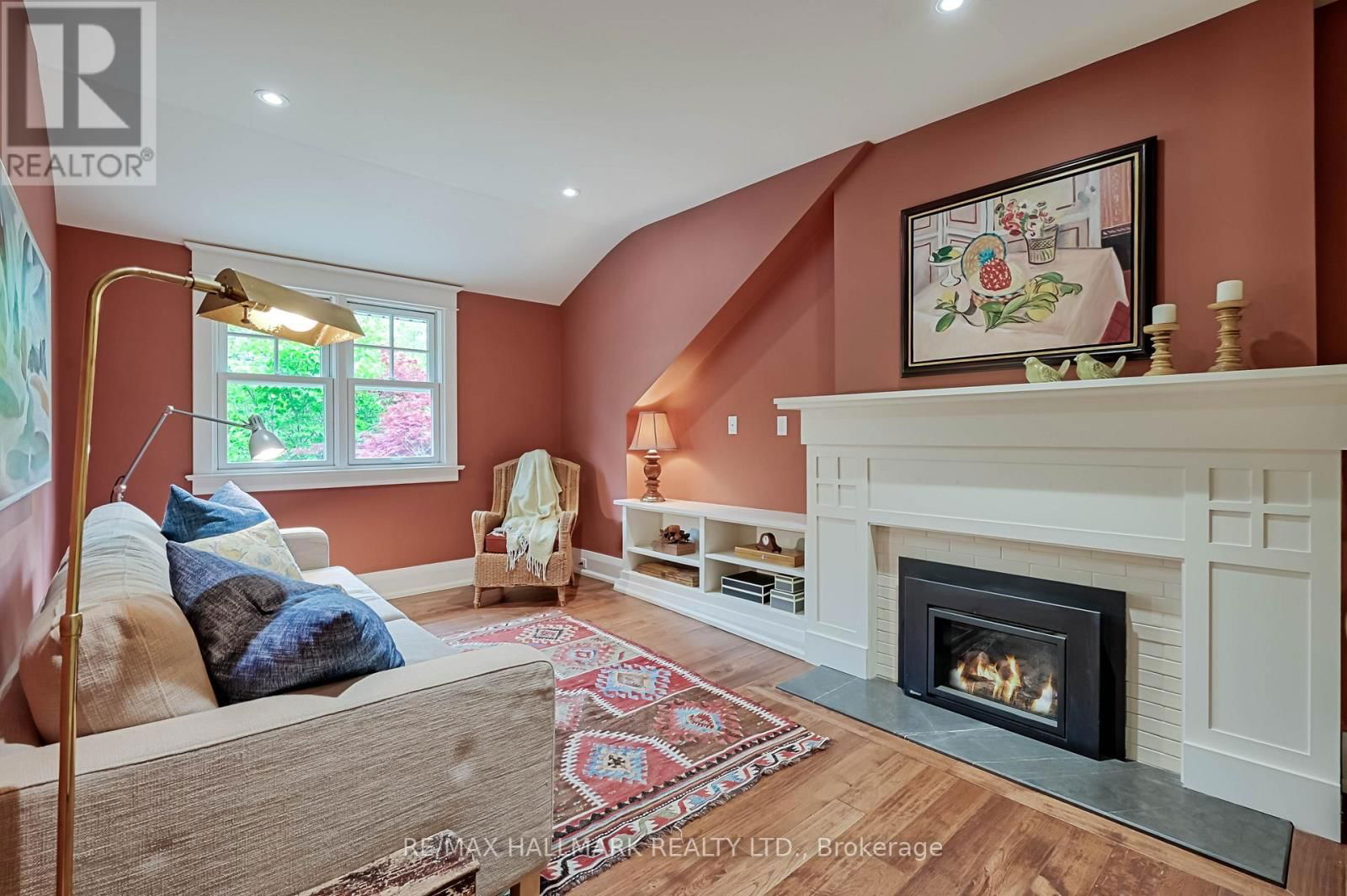 8 SILVER BIRCH AVENUE Image 21