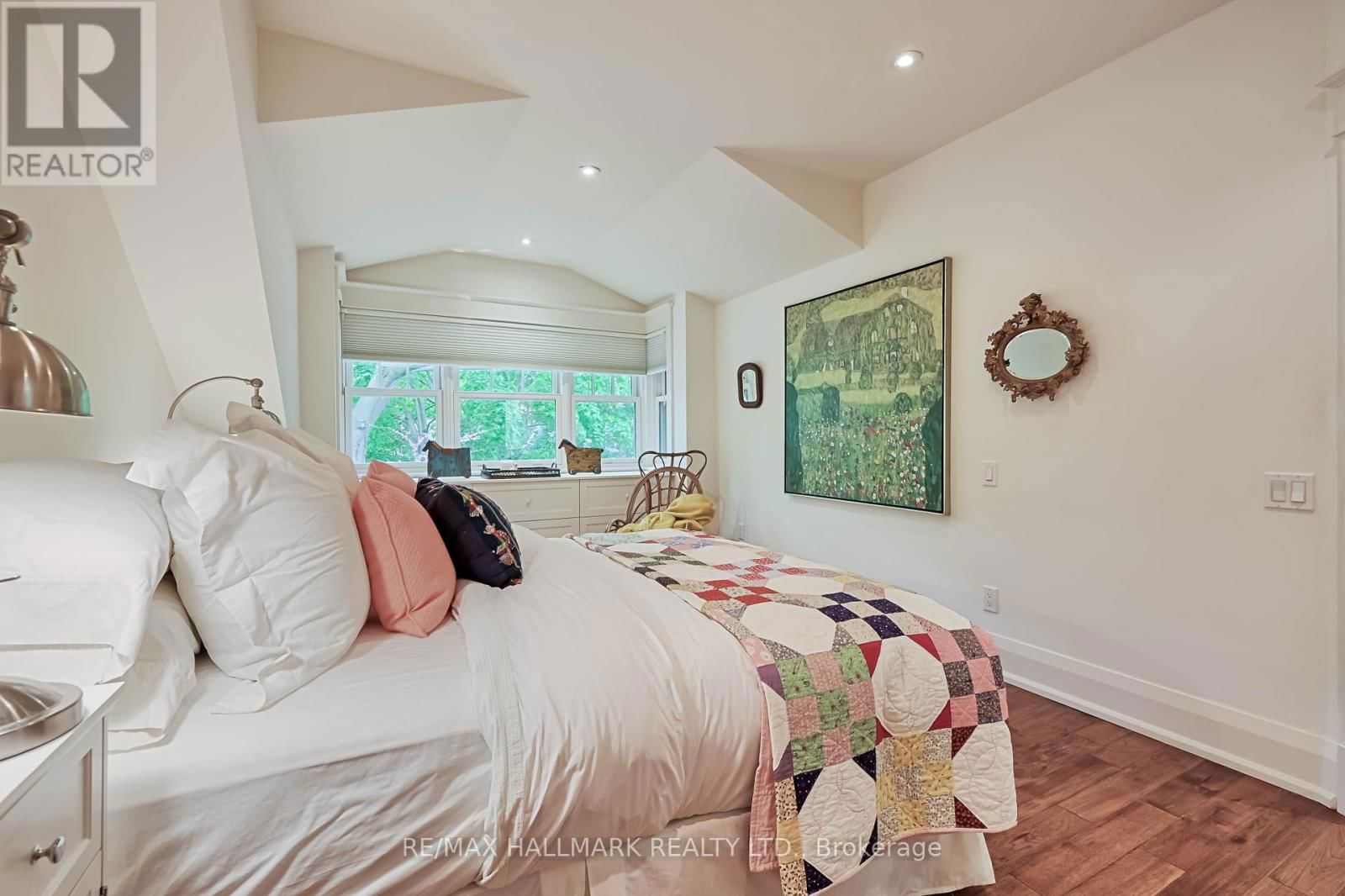 8 SILVER BIRCH AVENUE Image 26