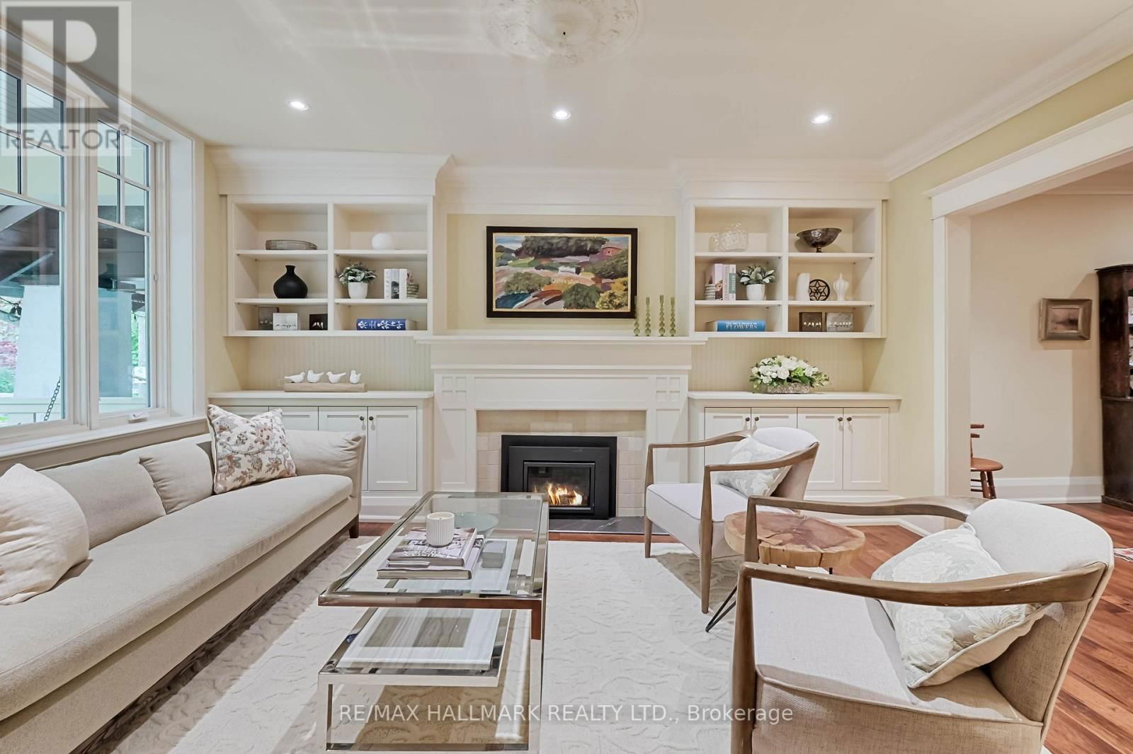 8 SILVER BIRCH AVENUE Image 3