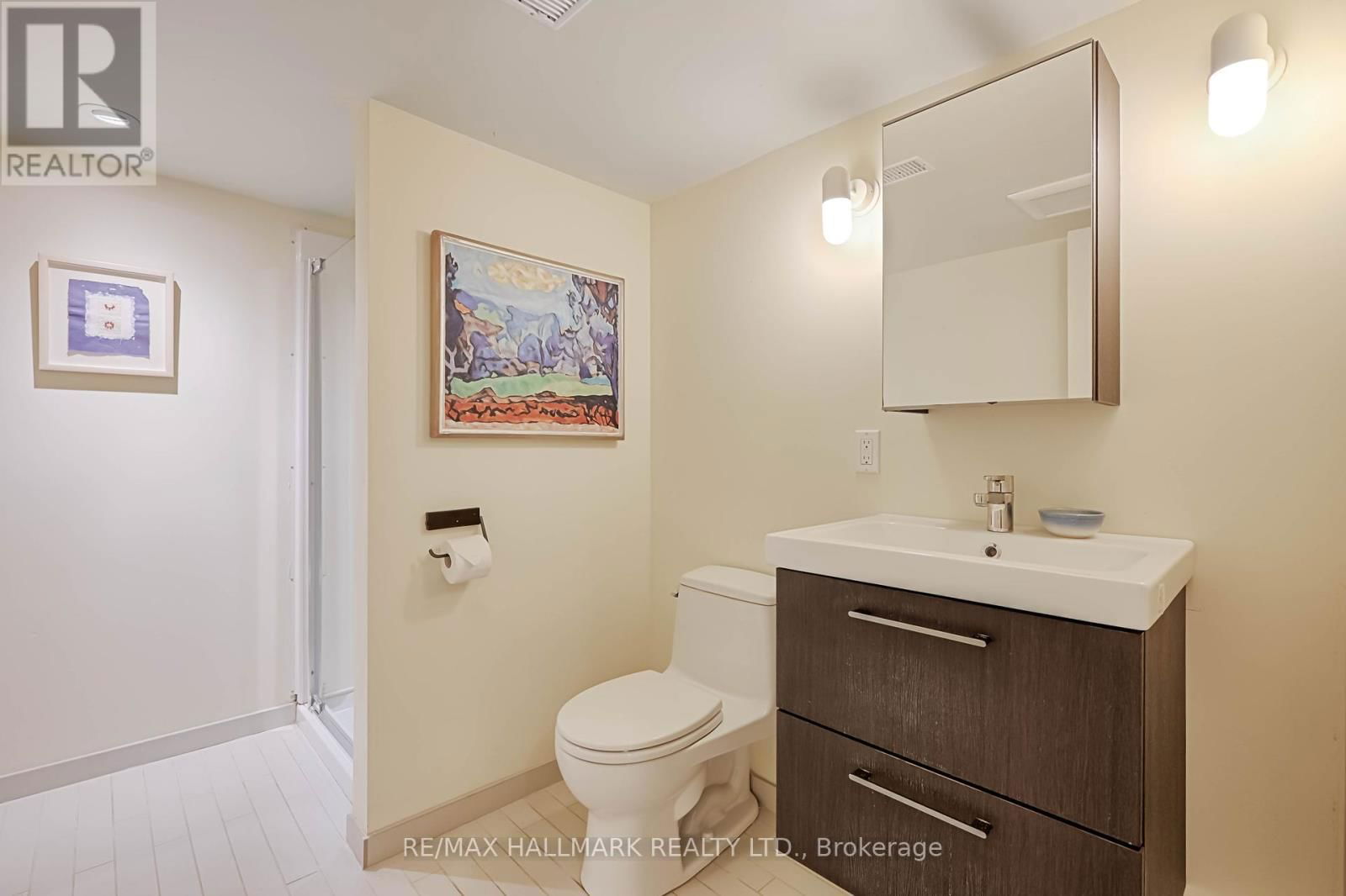 8 SILVER BIRCH AVENUE Image 33