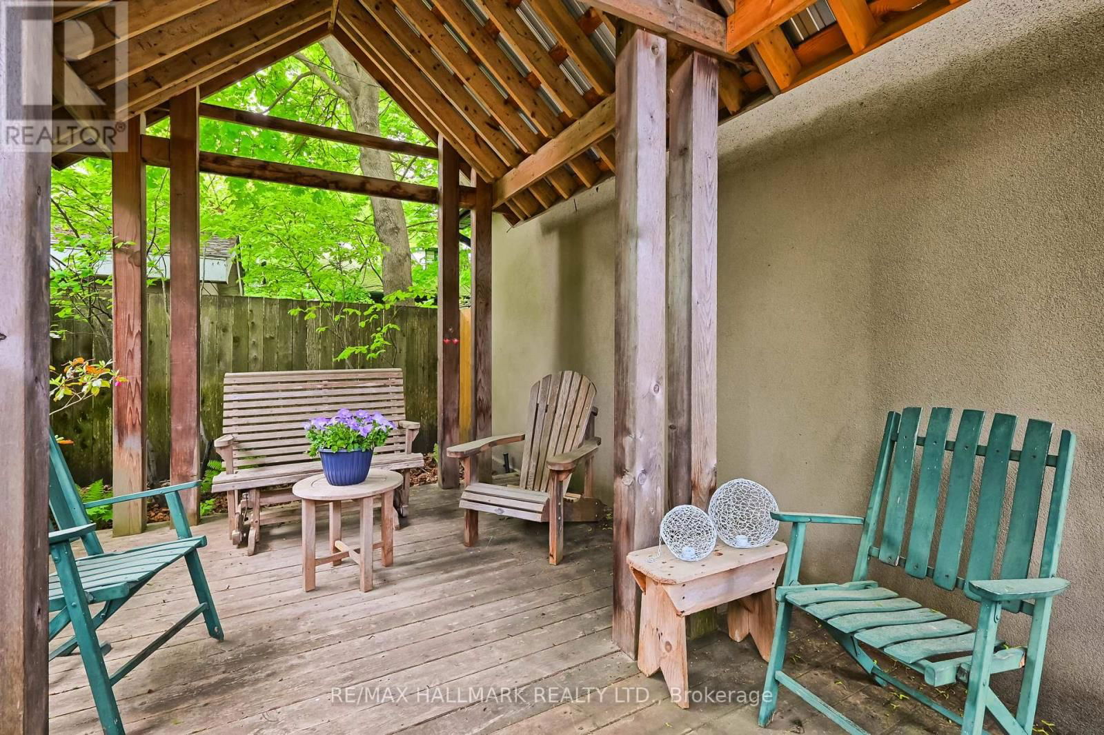 8 SILVER BIRCH AVENUE Image 35
